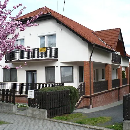 Lekics Ház Habitación en casa particular Hévíz